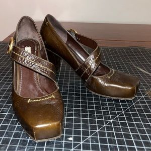 Marc Jacobs freaky brown mary janes gold buckle angled strap square toe y2k 39